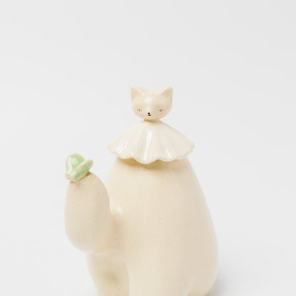 森はるか-おすわりねこのオブジェ-蝶-2
