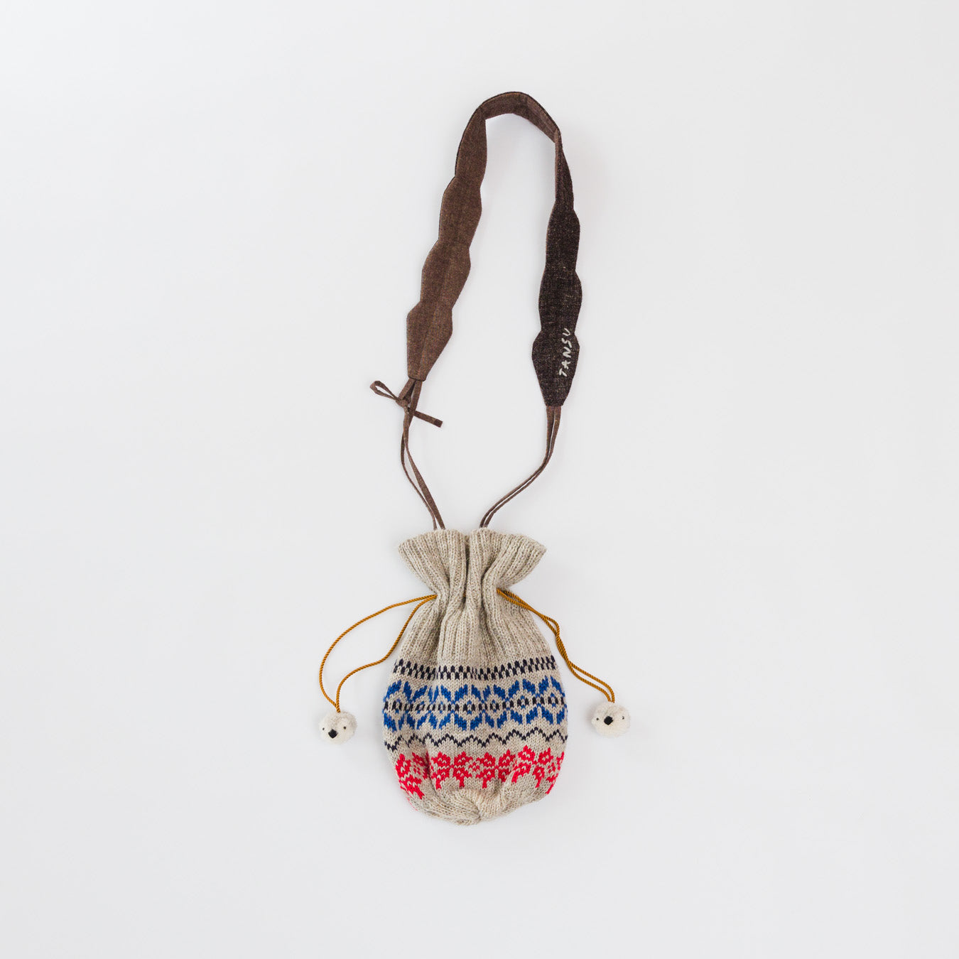 イングランド製のニットキャップを使用し立てた小さなポシェット。