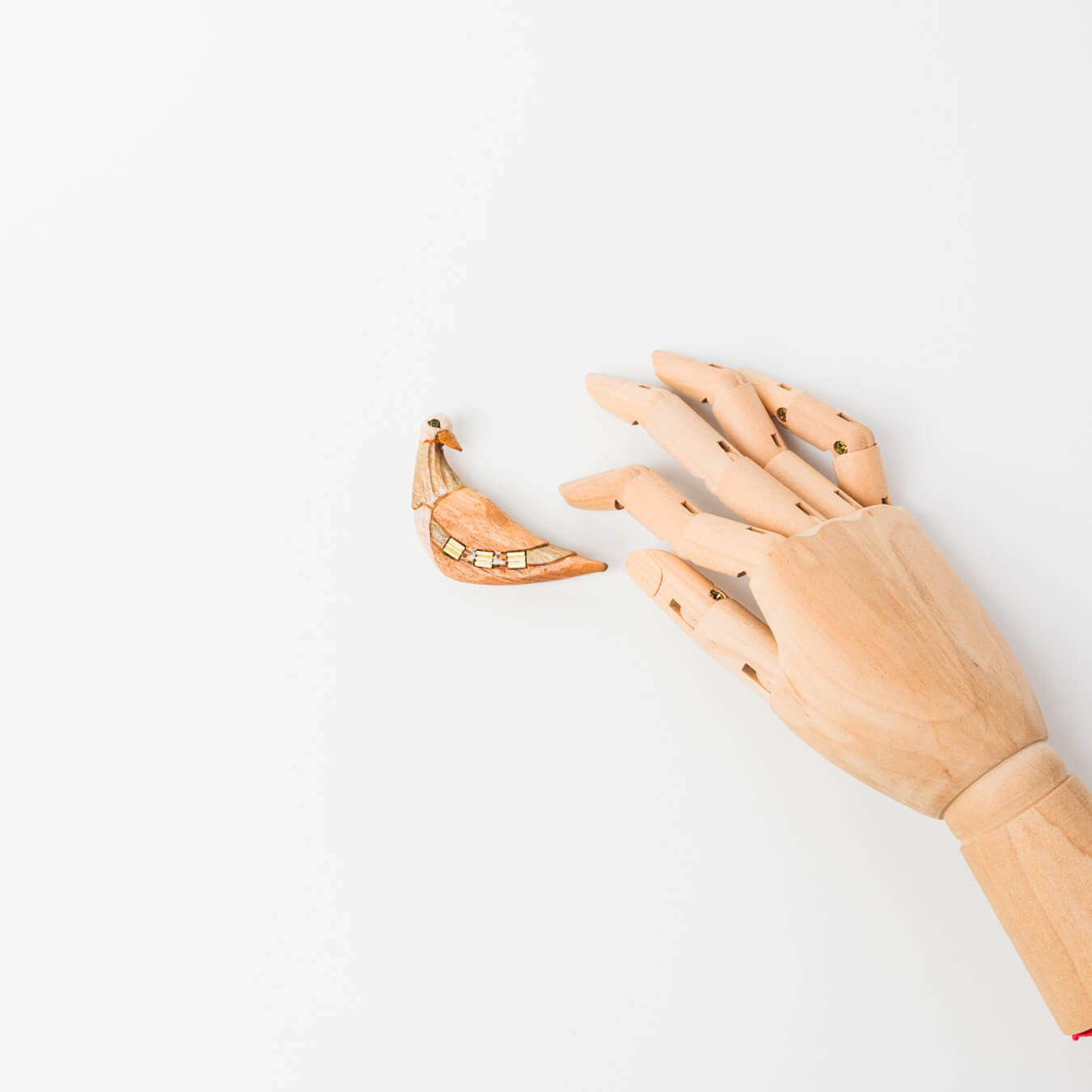 kitona-ブローチ-鳥後ろ向き