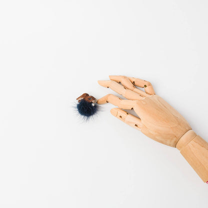 kitona-【片耳】黒うさぎファー(右)-ピアス