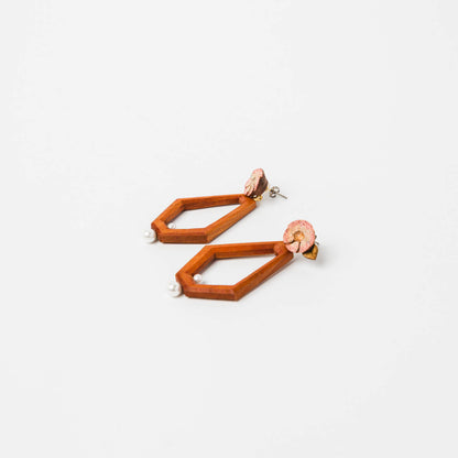 kitona-耳飾り-花と多角形-ナチュラル-ピアス