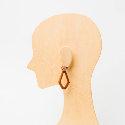 kitona-耳飾り-花と多角形-ナチュラル-ピアス