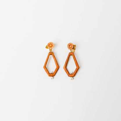 kitona-耳飾り-花と多角形-ナチュラル-イヤリング