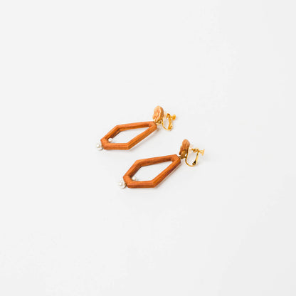 kitona-耳飾り-花と多角形-ナチュラル-イヤリング