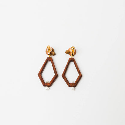 kitona-耳飾り-花と多角形-ブラック-イヤリング