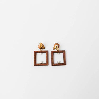 kitona-耳飾り-花と四角-ブラック-イヤリング