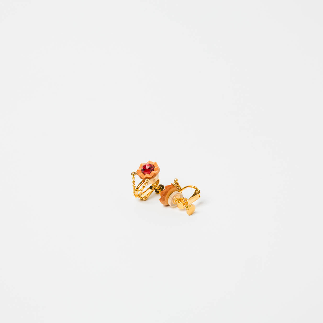 kitona-耳飾り-プリーツフラワーSS【チェーン】-ガーネット-イヤリング