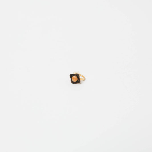 kitona-ミニ花イヤカフ-木ビーズブラック