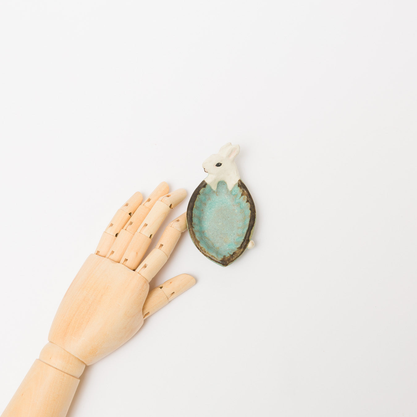 Acne pottery studio-うさぎ小皿