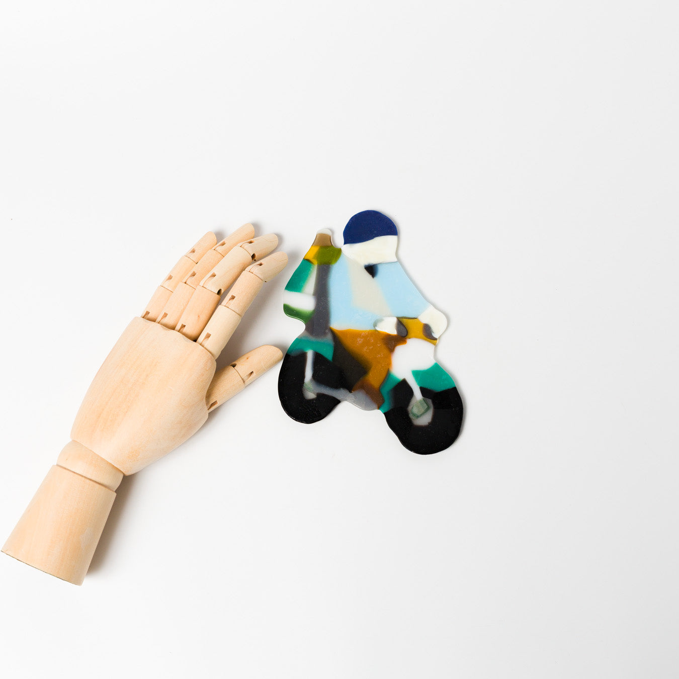 荒井美乃里-ガラスの壁飾り「出前スクーター」