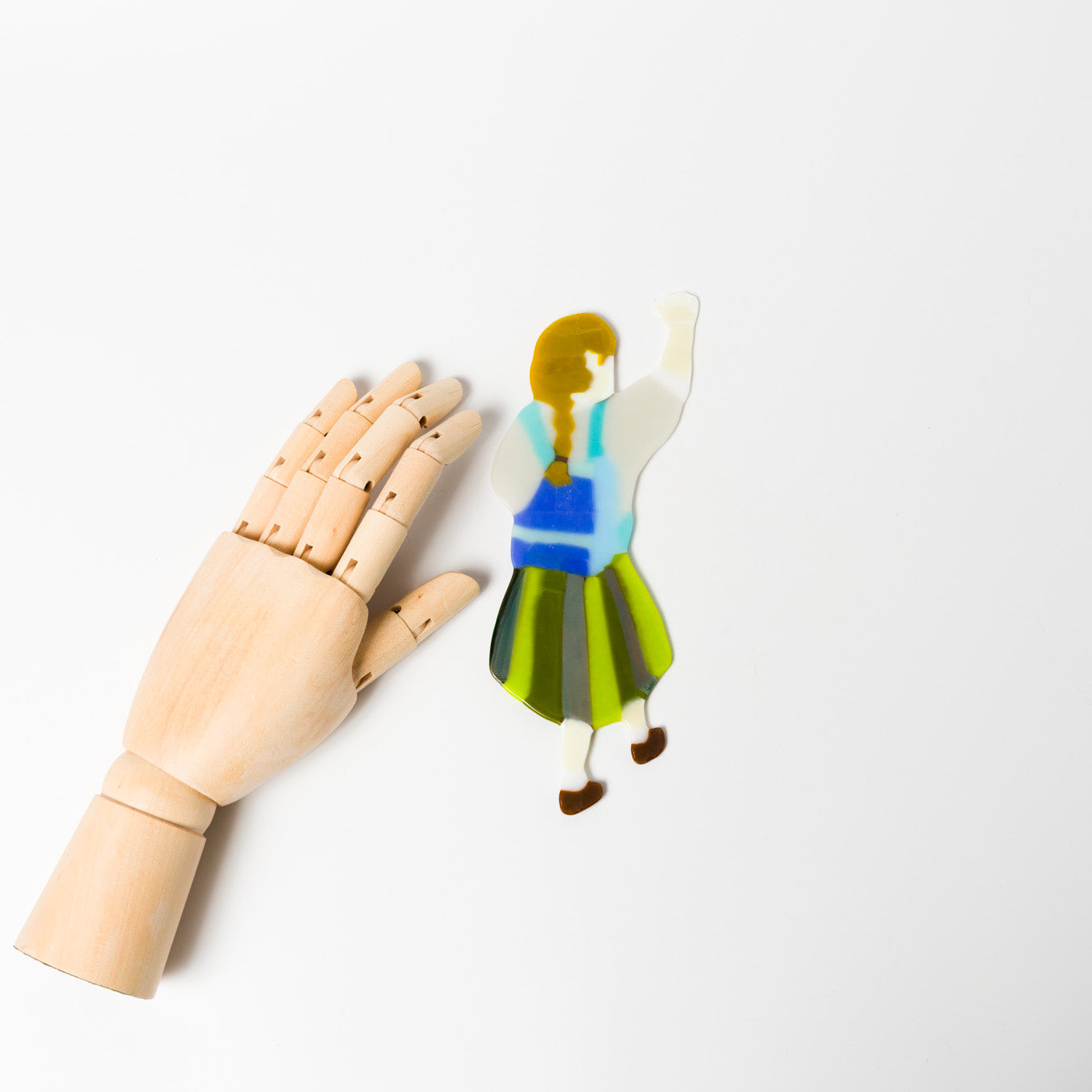 荒井美乃里-ガラスの壁飾り「女の子」