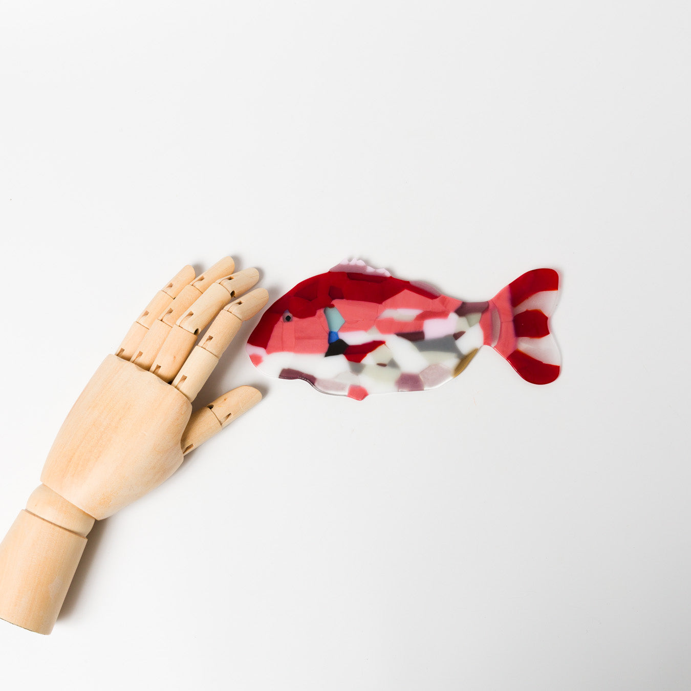 荒井美乃里-ガラスの壁飾り「タイ」