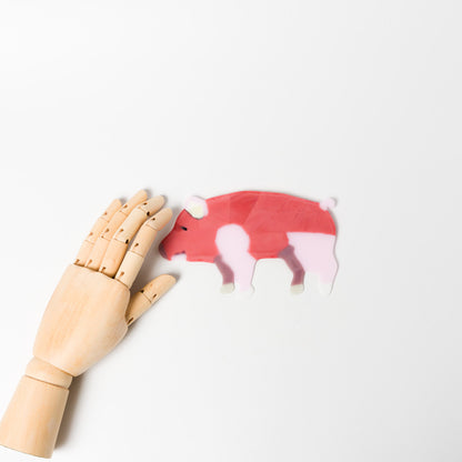 荒井美乃里-ガラスの壁飾り「ブタ」