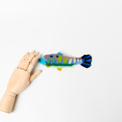 荒井美乃里-ガラスの壁飾り「ヤマメ」