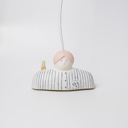 北原祥平-ランプシェード（肩にネコ）-1