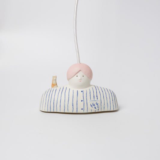 北原祥平-ランプシェード（肩にネコ）-1