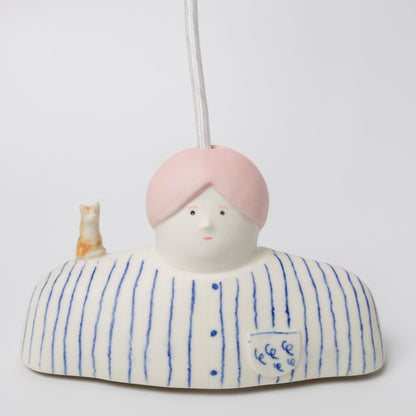 北原祥平-ランプシェード（肩にネコ）-1