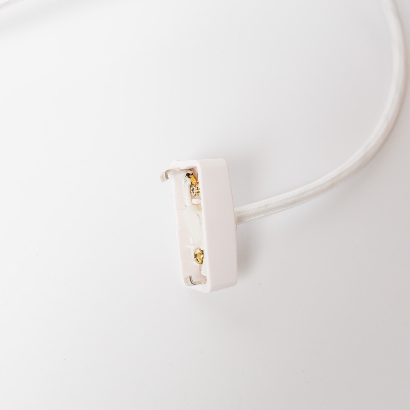 北原祥平-ランプシェード（肩にネコ）-1