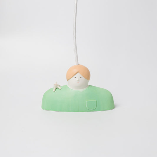 北原祥平-ランプシェード（肩にネコ）-2