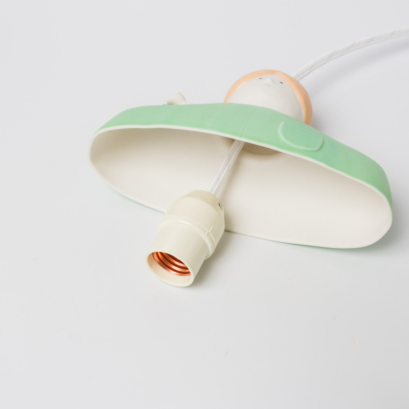 北原祥平-ランプシェード（肩にネコ）-2