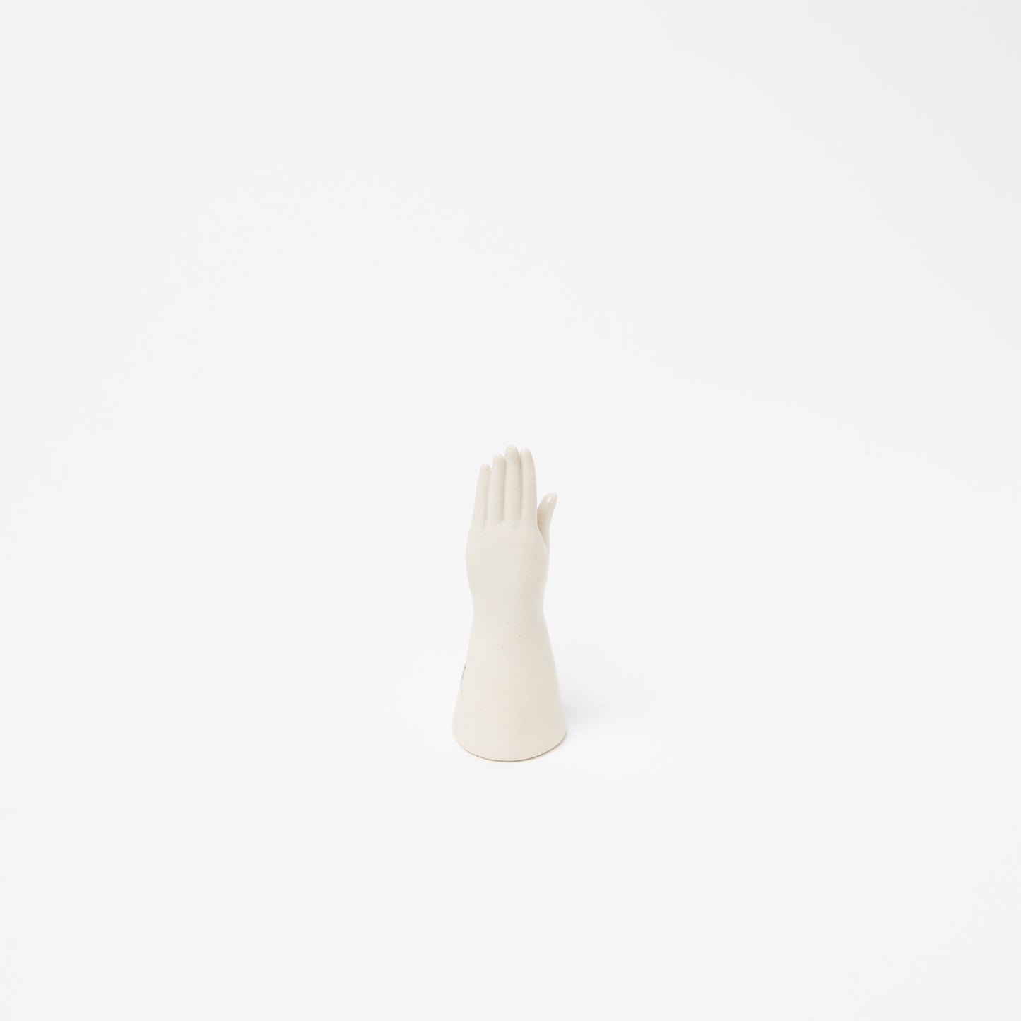 KITUTUKI FABRICA-手のオブジェ「quod」-2
