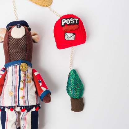 nuico-モビール-くま（郵便屋さん）