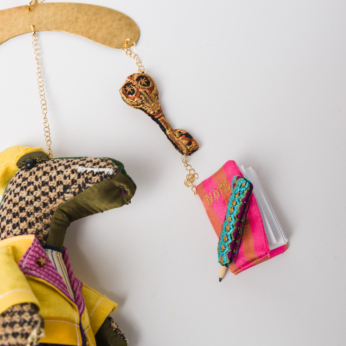 nuico-モビール-わに（探偵）