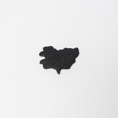 裏面参考（形は個体により異なります）。　※縫い付けタイプです（アイロン接着はできません）。