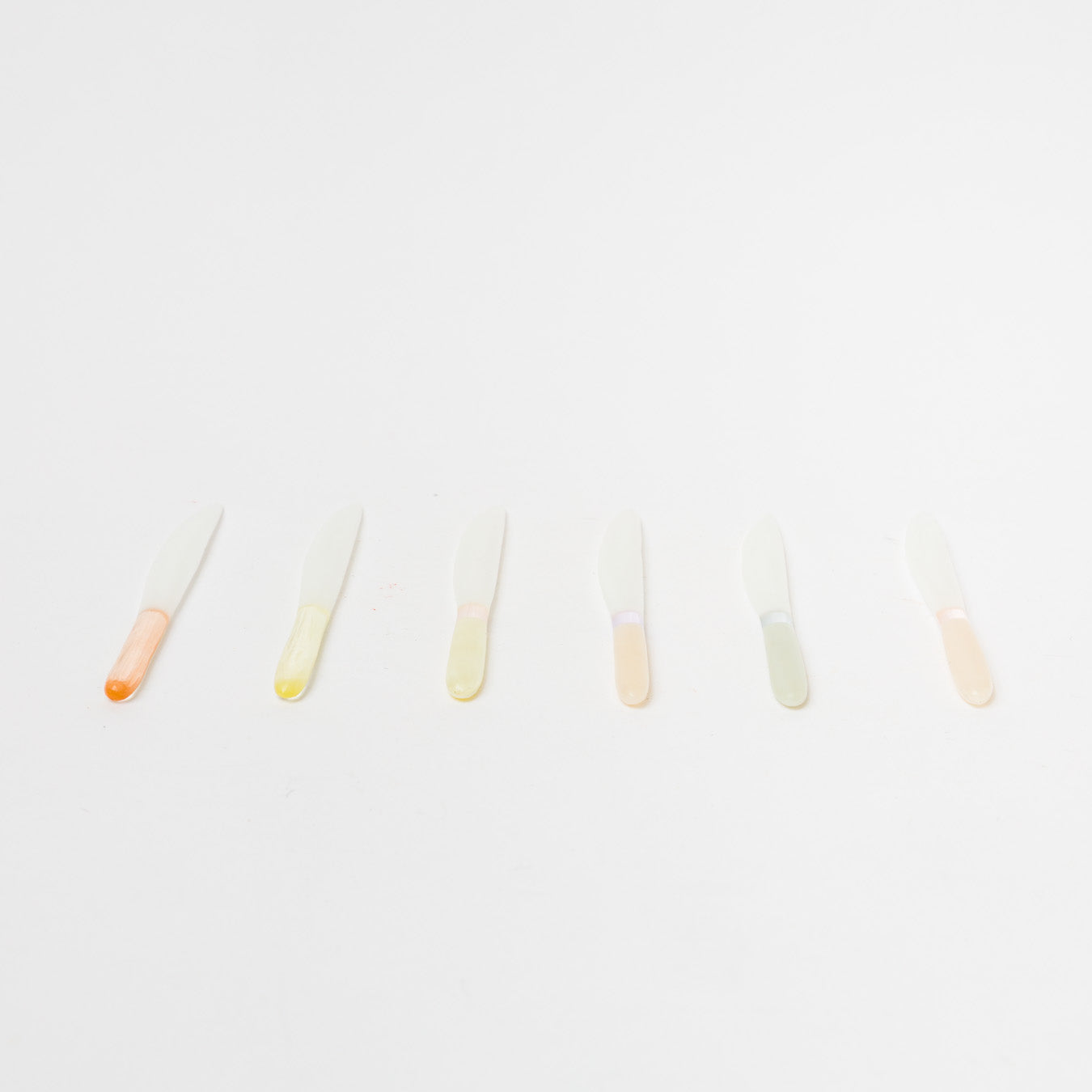 菓子切りのカラー比較参考（左からA,B,C,D,E,F）