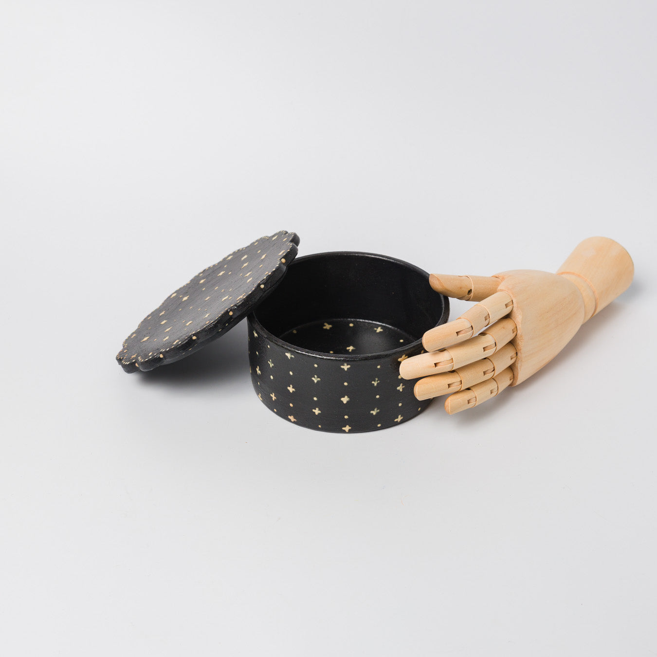 高須愛子-蓋付鉢-大