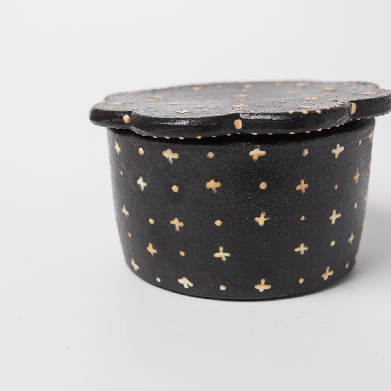 高須愛子-蓋付鉢-中