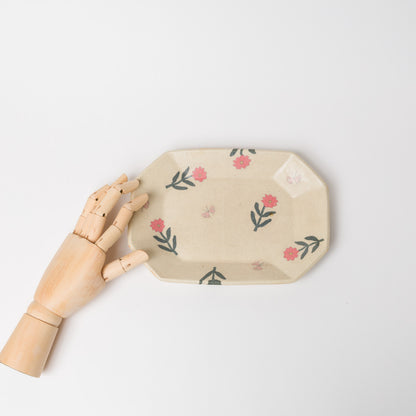 田中ちあき-花とチョウ八角皿・白