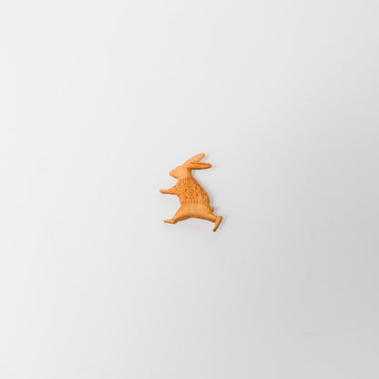 トリノコ-木のブローチ-はしるうさぎ