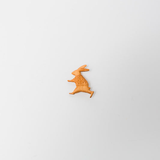 トリノコ-木のブローチ-はしるうさぎ