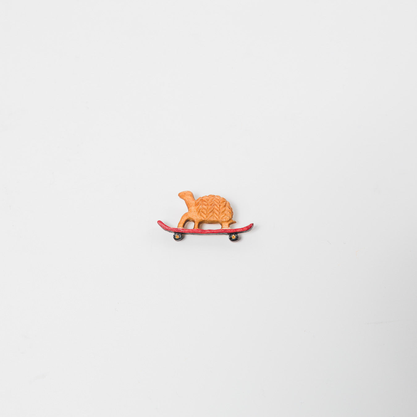 トリノコ-木のブローチ-スケボーに乗ったかめ-1