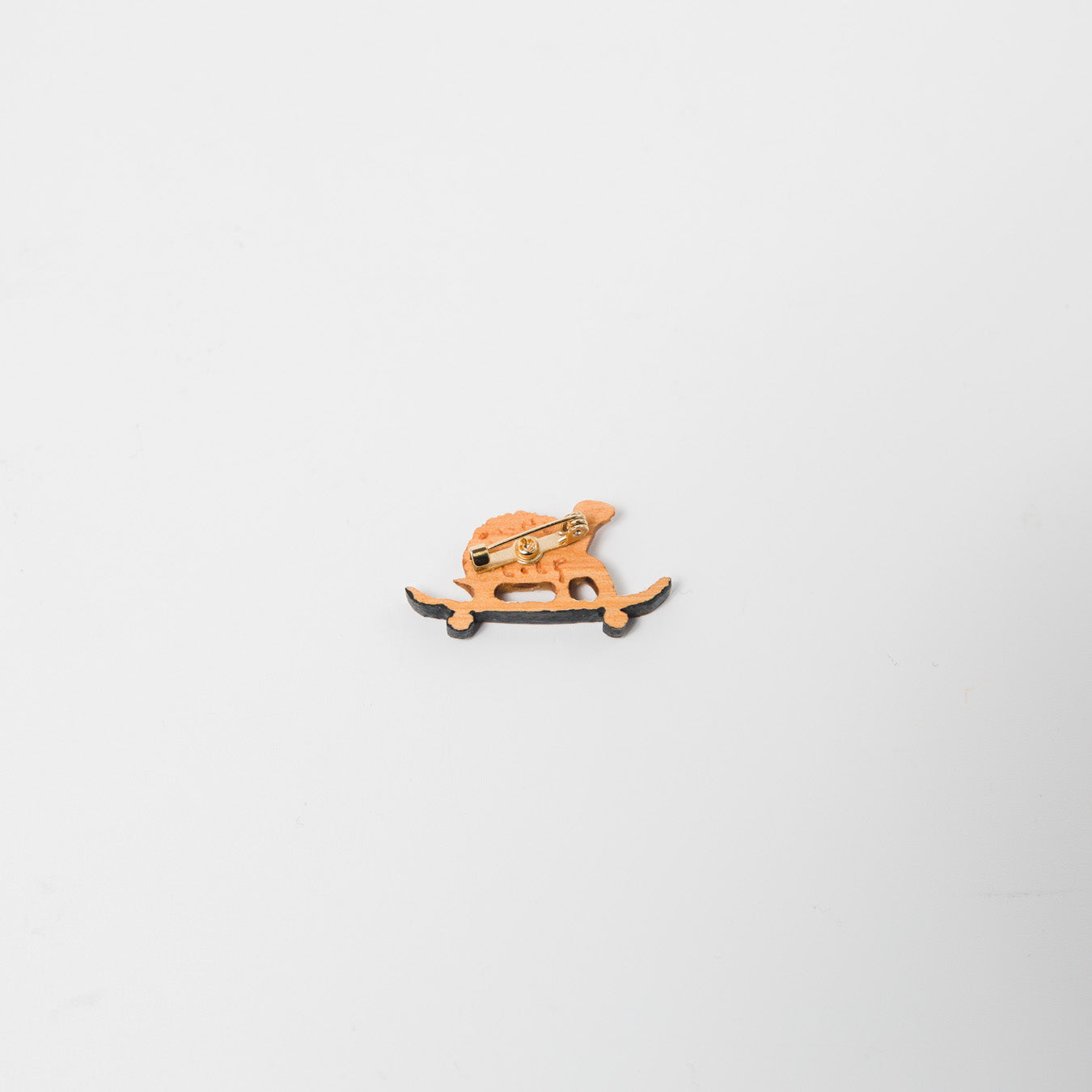 トリノコ-木のブローチ-スケボーに乗ったかめ-1