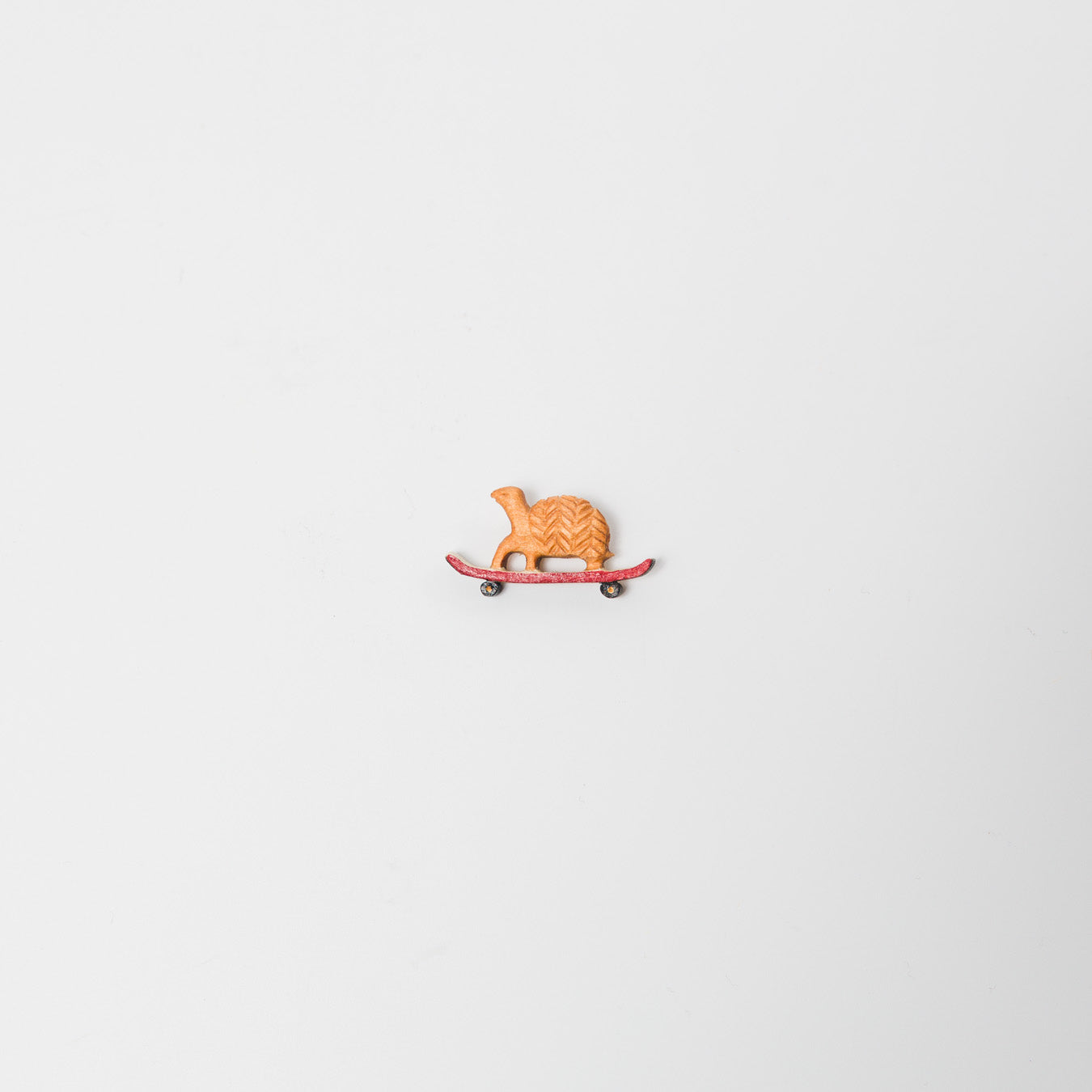 トリノコ-木のブローチ-スケボーに乗ったかめ-2