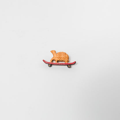 トリノコ-木のブローチ-スケボーに乗ったかめ-2