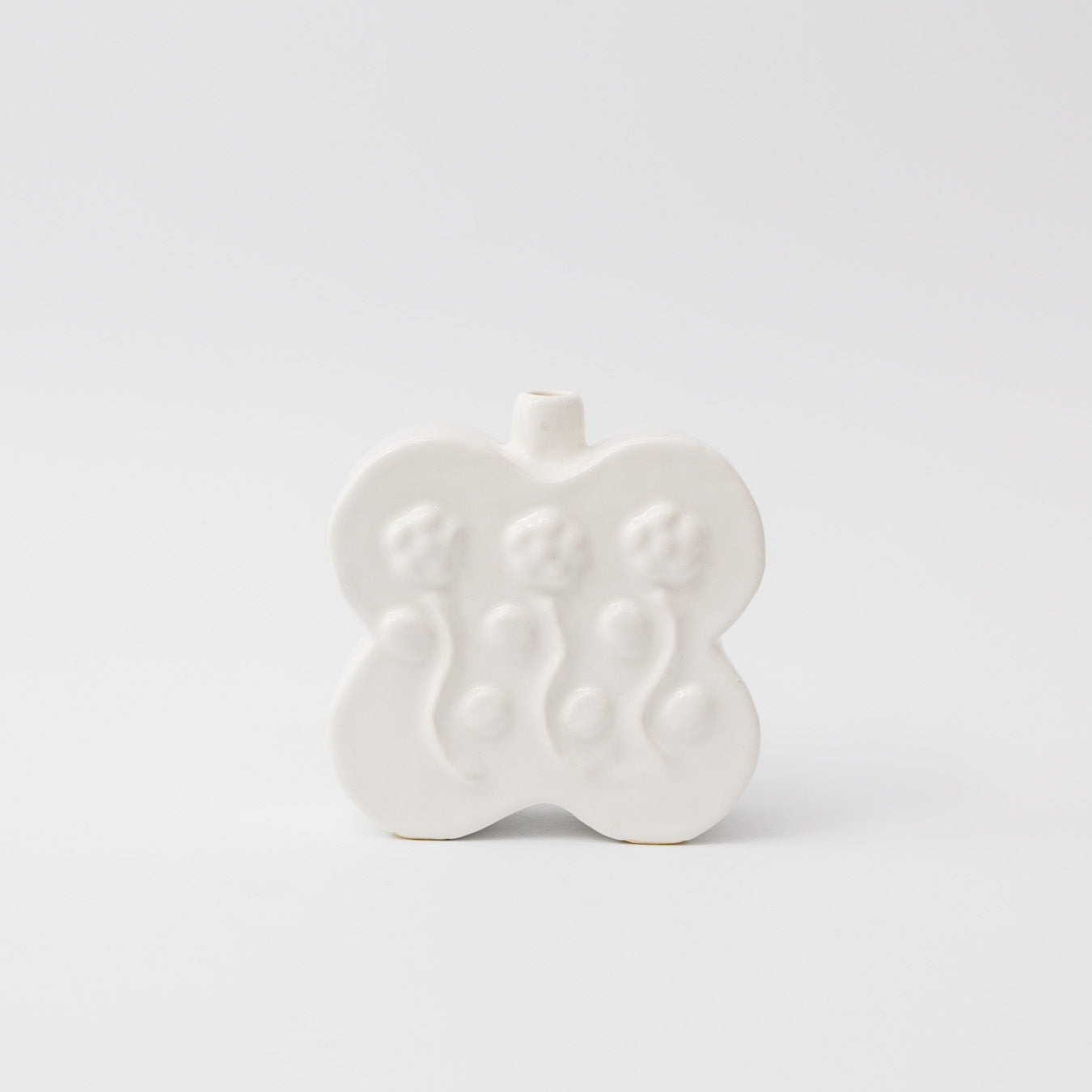 Yoko Nishida-白い花のレリーフ