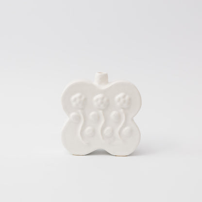 Yoko Nishida-白い花のレリーフ