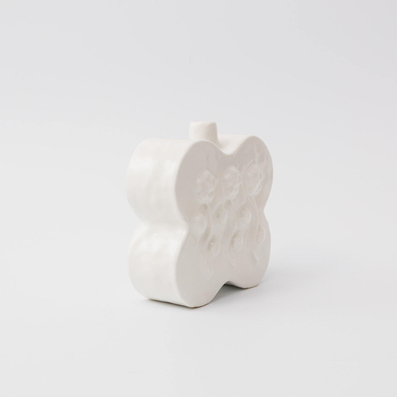 Yoko Nishida-白い花のレリーフ