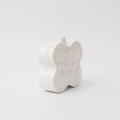 Yoko Nishida-白い花のレリーフ