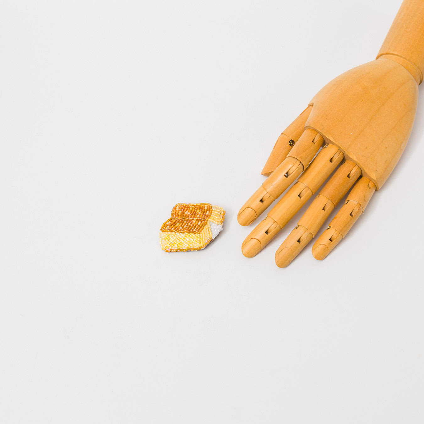 吉丸睦-すし玉ブローチ