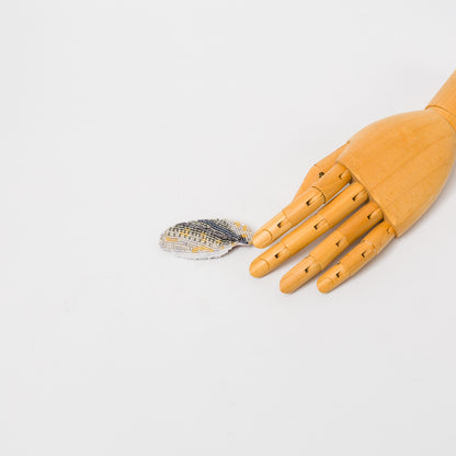 吉丸睦-いわしおすしブローチ